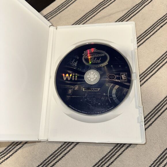 Karaoke Revolution Presents: American Idol Encore - Nintendo Wii Game Tested - Picture 2 of 3